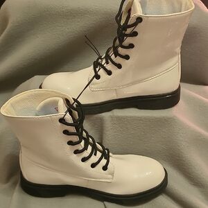 Ecko Red Janita Women's White Patent Leather‎ Military Combat Ankle Boots Size 8